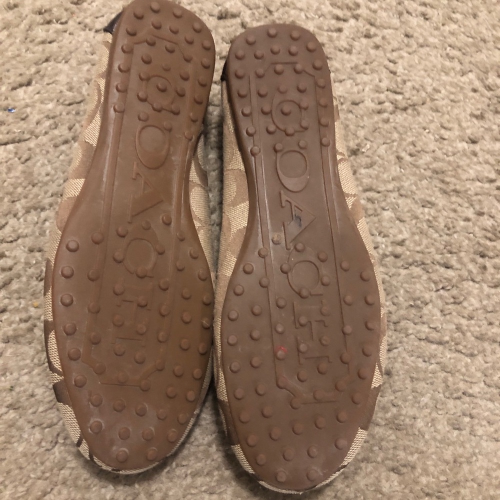 Coach Beige Signature Canvas Loafers with Dark Brown Trim Size 7 Great condi - Picture 4 of 6
